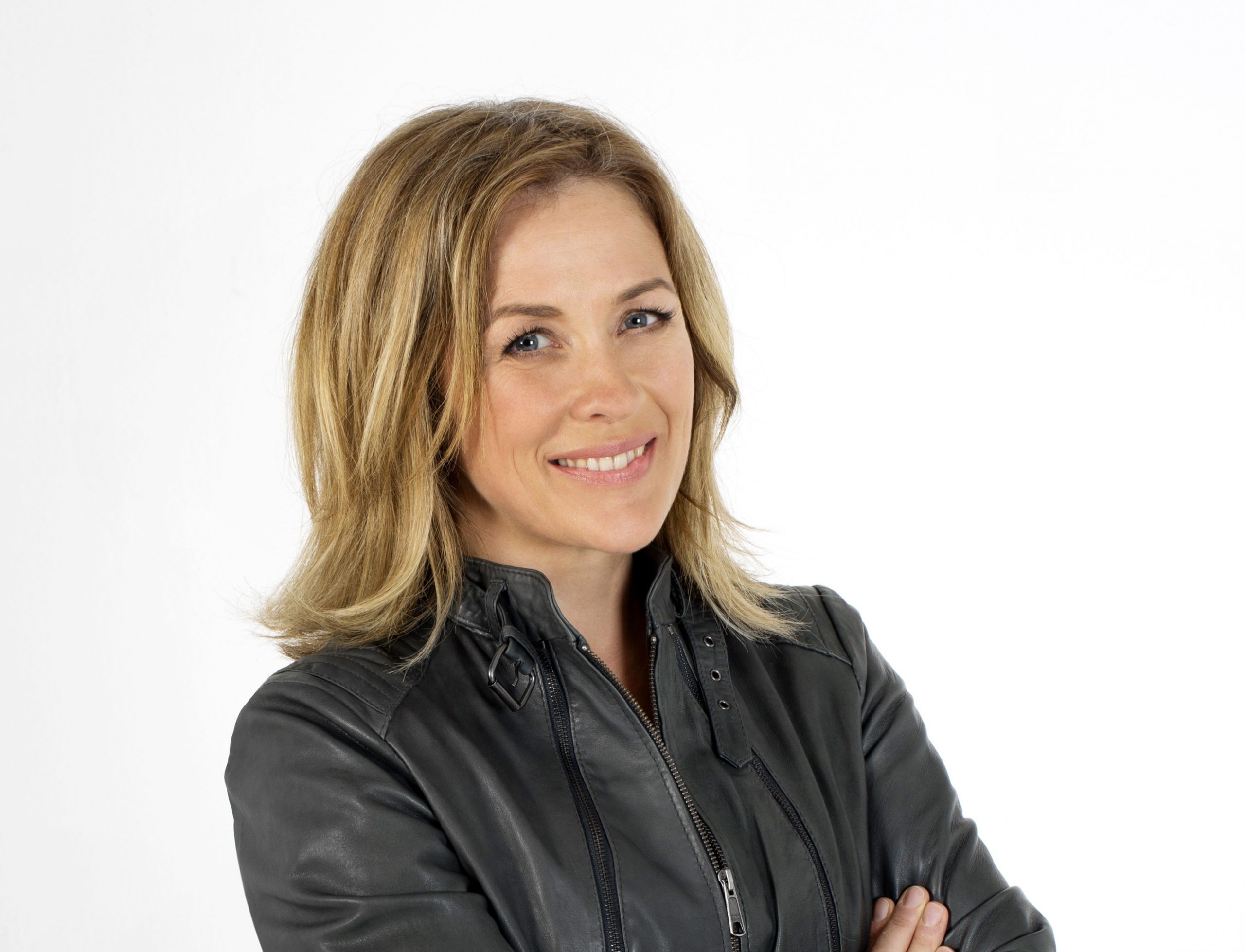 Sarah Beeny chooses EverLawn® Artificial Grass on Channel 4’s “Help My House is Falling Down”